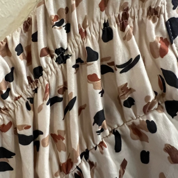 Whimsical Xieerduo Women's Abstract Artsy Short Sleeve Top with Ruching size XL - Picture 3 of 10